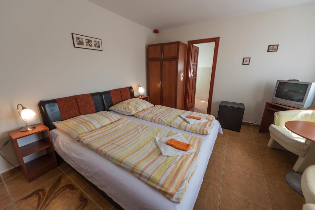 Marina Panzio Hotell Siófok Exteriör bild
