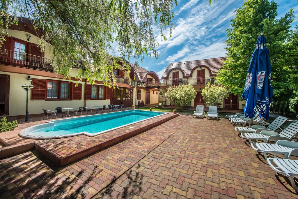 Marina Panzio Hotell Siófok Exteriör bild